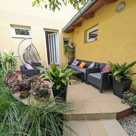 In - Balaton 20047 Siófok